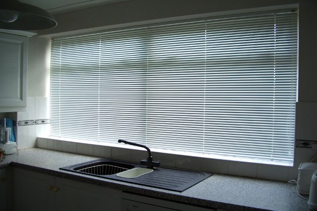 АЛЮМИНИЕВЫЕ ГОРИЗОНТАЛЬНЫЕ ЖАЛЮЗИ АЛЮМИНИЕВЫЕ ГОРИЗОНТАЛЬНЫЕ ЖАЛЮЗИ