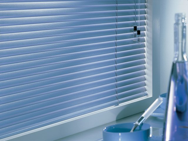 АЛЮМИНИЕВЫЕ ГОРИЗОНТАЛЬНЫЕ ЖАЛЮЗИ АЛЮМИНИЕВЫЕ ГОРИЗОНТАЛЬНЫЕ ЖАЛЮЗИ