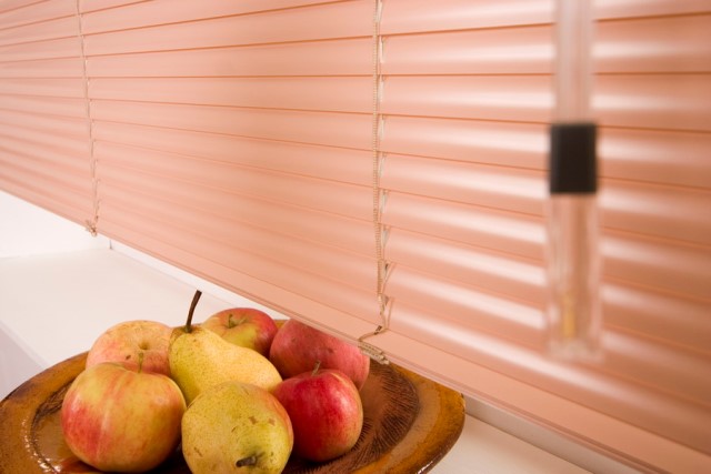 АЛЮМИНИЕВЫЕ ГОРИЗОНТАЛЬНЫЕ ЖАЛЮЗИ АЛЮМИНИЕВЫЕ ГОРИЗОНТАЛЬНЫЕ ЖАЛЮЗИ