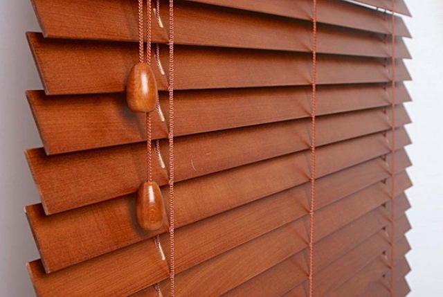 ГОРИЗОНТАЛЬНЫЕ ЖАЛЮЗИ ИЗ ДЕРЕВА