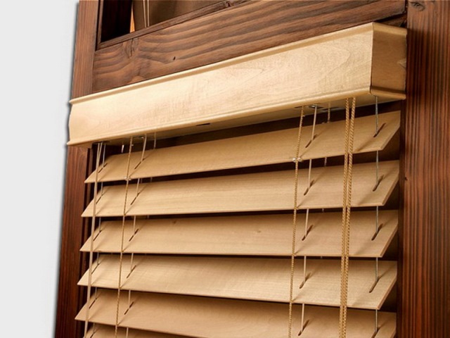 ГОРИЗОНТАЛЬНЫЕ ЖАЛЮЗИ ИЗ ДЕРЕВА