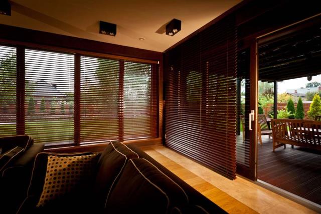 ГОРИЗОНТАЛЬНЫЕ ЖАЛЮЗИ ИЗ ДЕРЕВА